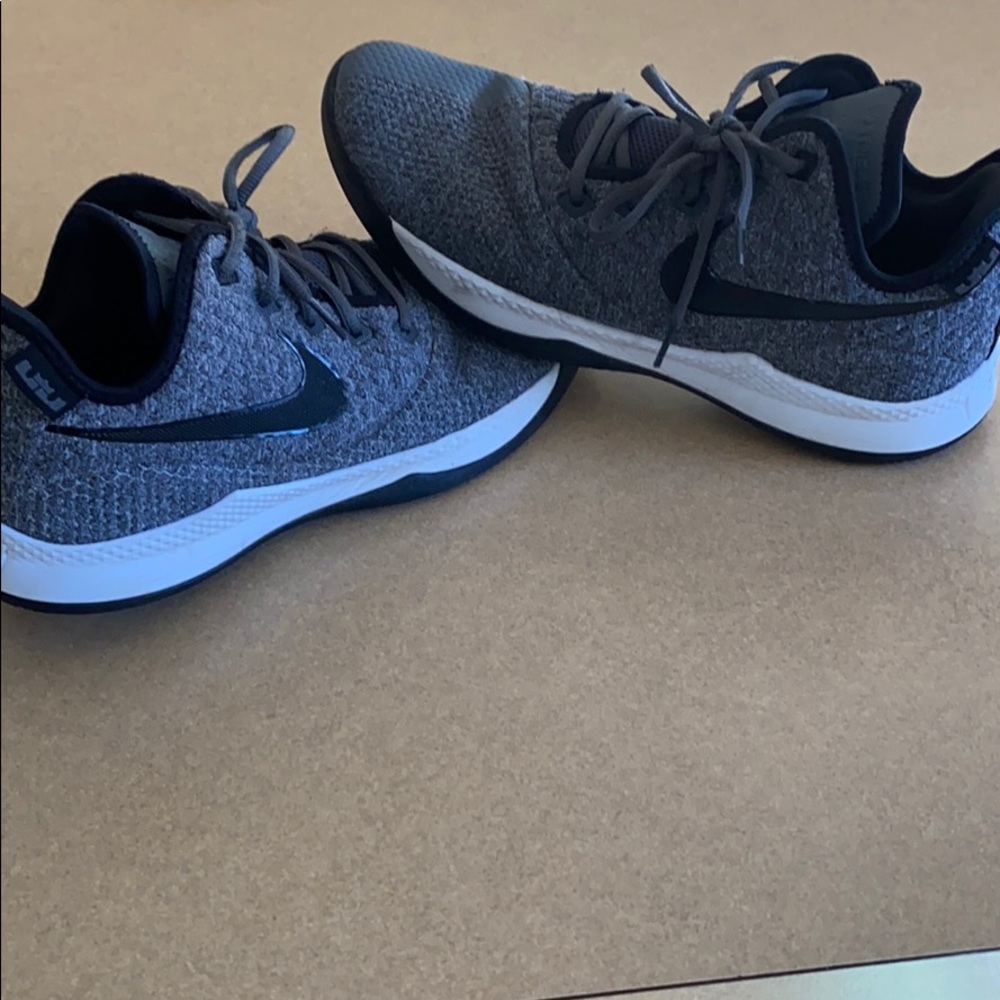 Men’s Nike Akron 330